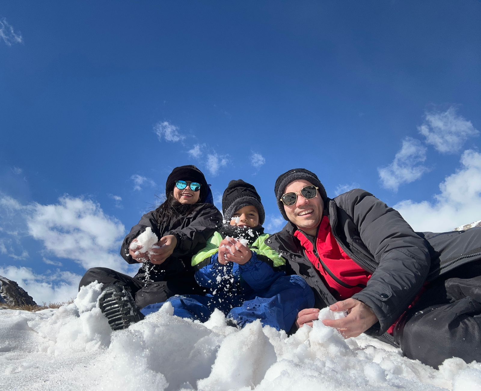 PEDRO Y SU DIA DE NIEVE JUNTO A SU FAMILIA